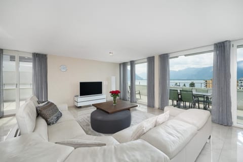 Natural landscape, TV and multimedia, Balcony/Terrace, Mountain view