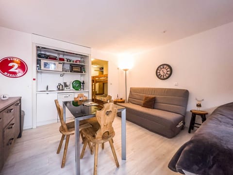 Dining area, kitchen