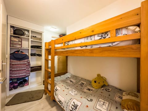 Photo of the whole room, Bedroom, bunk bed