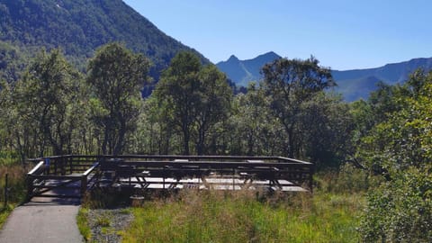 Nearby landmark, Mountain view