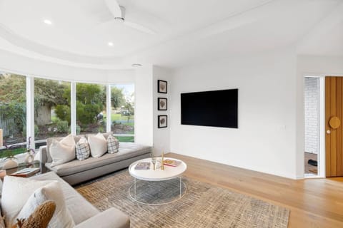 TV and multimedia, Living room, Seating area