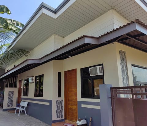 ELyn's Guesthouse -Studio Unit -Family Room with WIFI, Netflix, parking space Apartment in Davao City