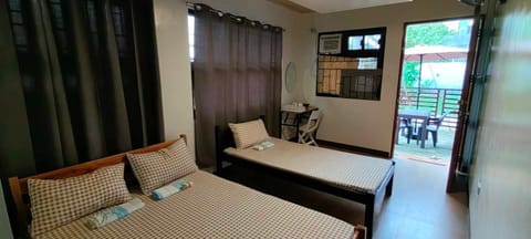 ELyn's Guesthouse -Studio Unit -Family Room with WIFI, Netflix, parking space Apartment in Davao City