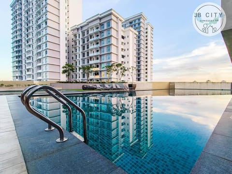 Pool view, Swimming pool, sunbed