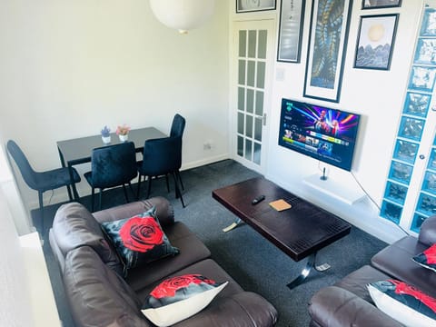 TV and multimedia, Living room, Seating area