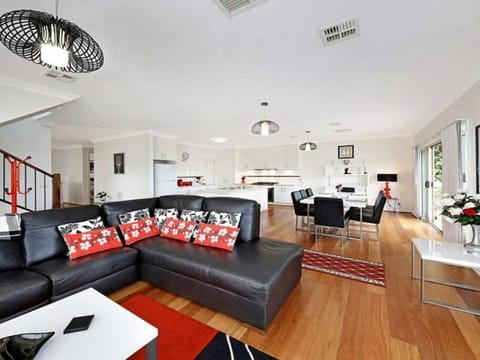 Huge Luxury Home! Mount Waverley House in City of Monash