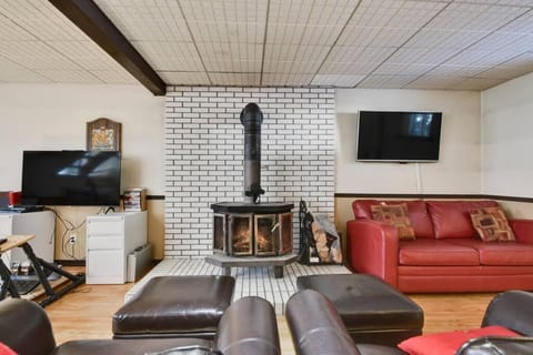 Cozy home with hot tub near airport House in Quebec City