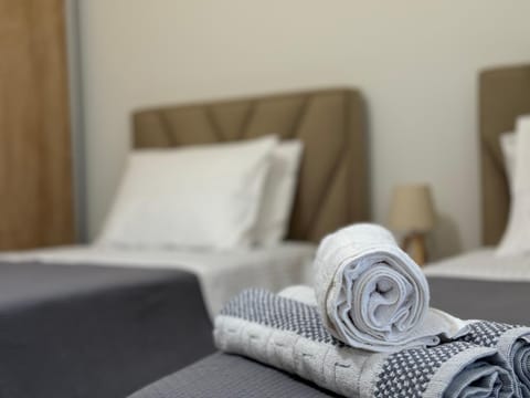 Bed, towels