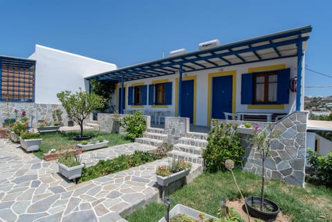 Studios Prombona To Petrino Spiti Bed and Breakfast in Paros, Greece