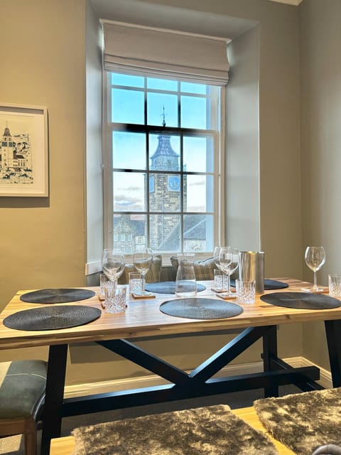 Living room, Dining area, City view, Landmark view