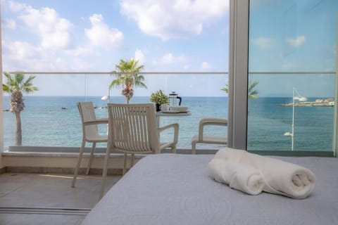 View (from property/room), Balcony/Terrace, Seating area, Dining area, Sea view, towels