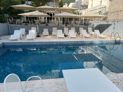 Day, Pool view, Swimming pool, sunbed