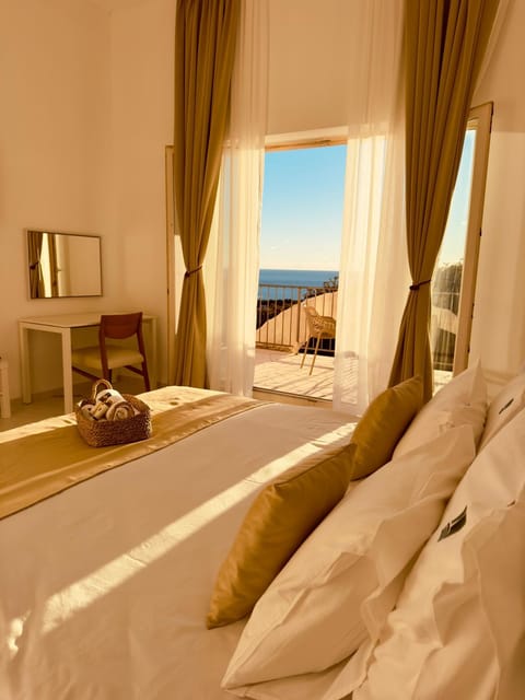 Bed, Photo of the whole room, Bedroom, Sea view