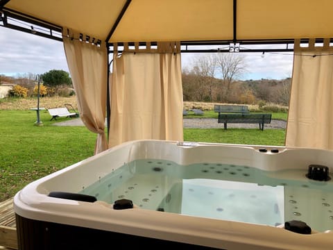 Hot Tub, Spa and wellness centre/facilities