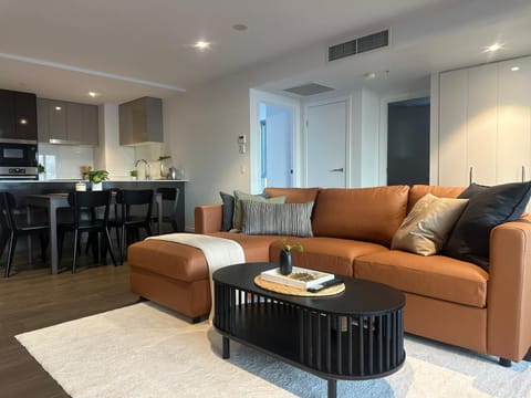 Modern meets The Gabba Apartment in Kangaroo Point