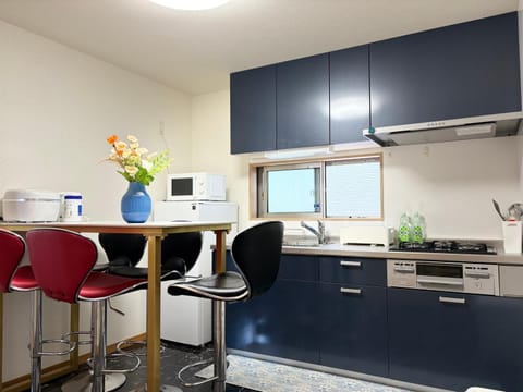 Kitchen or kitchenette, Dining area, oven, stove