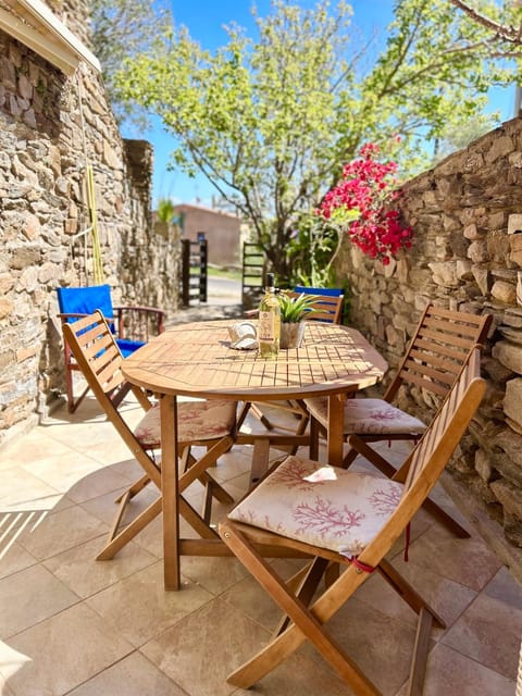 Patio, Spring, Day, Garden, View (from property/room), Balcony/Terrace