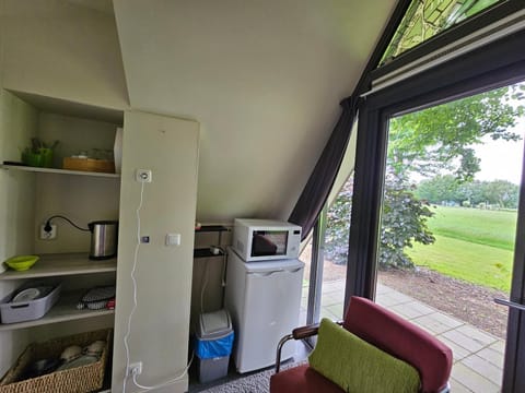 Coffee/tea facilities, Garden view, minibar, oven