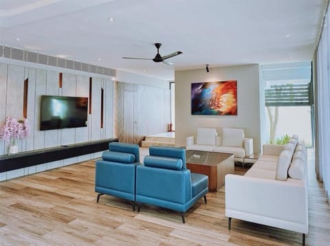 Communal lounge/ TV room, TV and multimedia, Living room, Photo of the whole room, Seating area, Evening entertainment