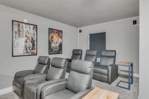 Beautiful House for BIG Groups with a Cinema Room House in Garland