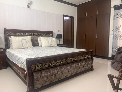 Fully furnished house 2 bed ac House in Lahore