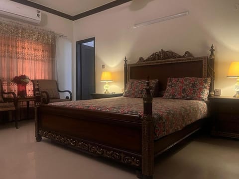 Fully furnished house 2 bed ac House in Lahore