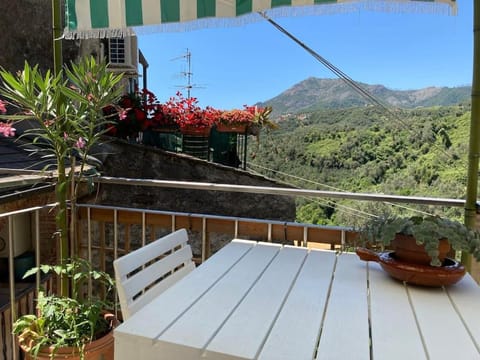 View (from property/room), Balcony/Terrace, Mountain view