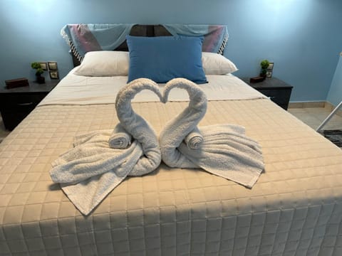 Bed, Bedroom, towels