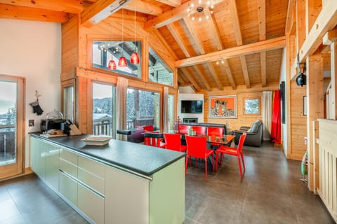 Dining area, kitchen