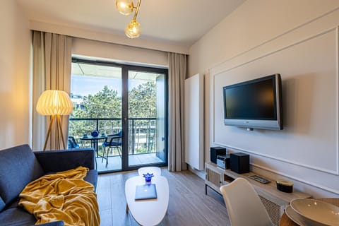 TV and multimedia, Evening entertainment