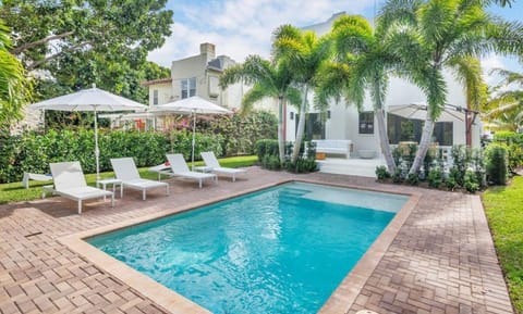 Patio, Pool view, Swimming pool, sunbed