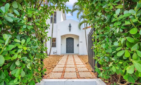 The Palm Manor Luxury Villa House in West Palm Beach