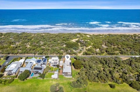 Oceanside haven opposite the surf beach House in Ocean Grove