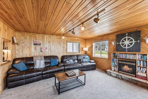 Cozy Cabin on Sunset Bay - Mille Lacs Lake House in Mille Lacs Lake