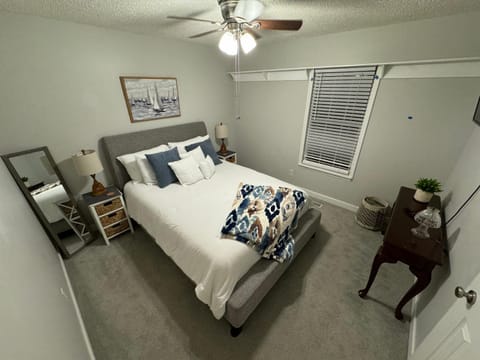 Photo of the whole room, Bedroom