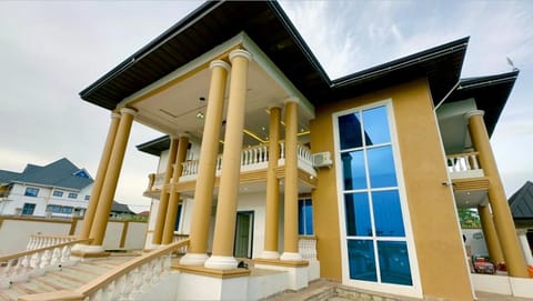 Nanani Luxury Villa - 3 Bedrooms Villa in Kumasi