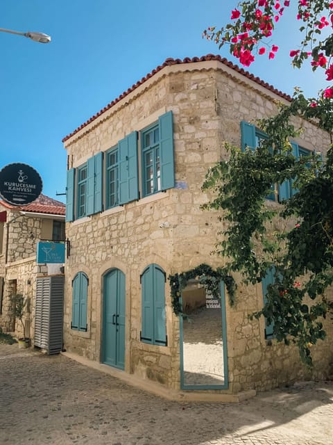 Property building, Day, Landmark view