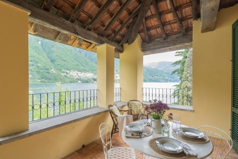 Day, Natural landscape, View (from property/room), Balcony/Terrace, Dining area, Food, Lake view, Mountain view