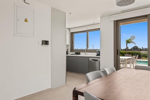 View (from property/room), Balcony/Terrace, Kitchen or kitchenette, Dining area