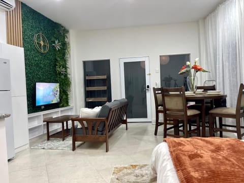 Citrine-dreamy Mall Studio Unit Apartamento in Crown Point