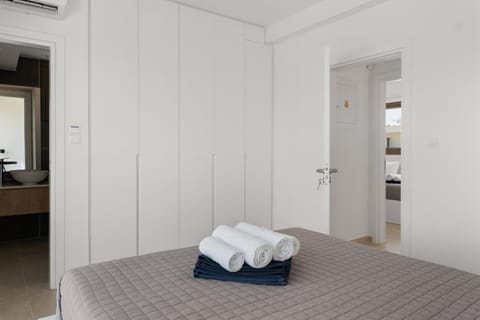 Bed, Photo of the whole room, Bedroom, towels, wardrobe