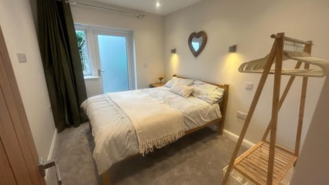 The Nest - Lower Broadheath Apartment in Wychavon District