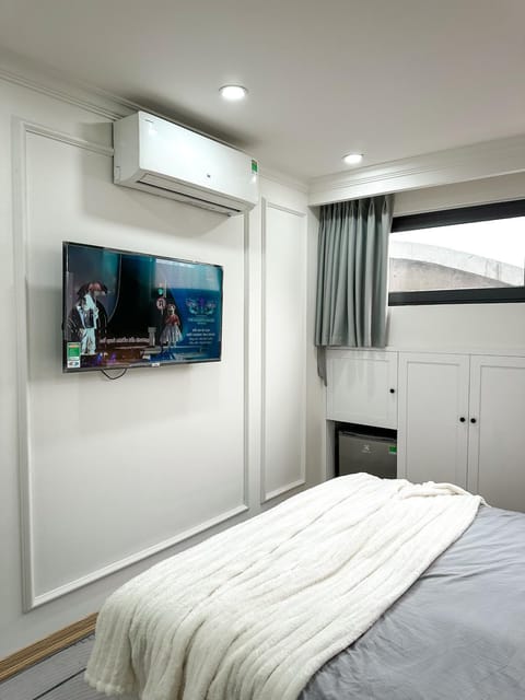 TV and multimedia, air conditioner