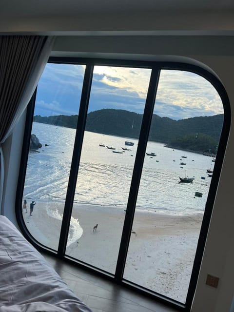 Bed, Natural landscape, View (from property/room), Beach, Mountain view, Sea view