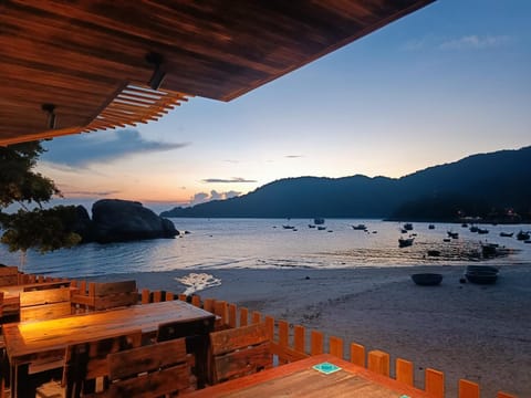 Restaurant/places to eat, Natural landscape, Lake view, Sea view