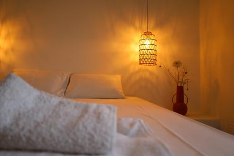 Bed, Photo of the whole room, Decorative detail, Bedroom