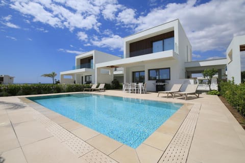 Property building, Patio, Day, Pool view, Swimming pool, sunbed