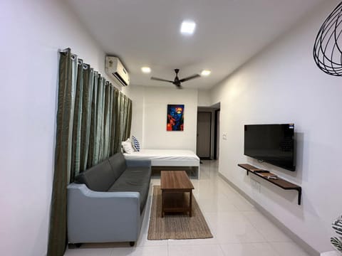 Bed, TV and multimedia, Living room, Photo of the whole room, Seating area, air conditioner