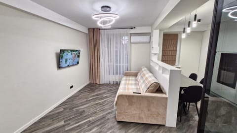 Bed, TV and multimedia, air conditioner