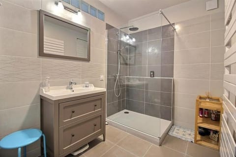 Annonce professionnelle. Maison idéalement située à 100 m de la plage, 3 chambres, 7 couchages max. Villa in Hauts-de-France